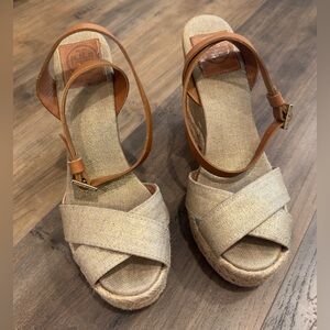 Tory Burch Gold Metallic Linen Wedges Size 9